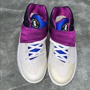 Size 7 Kylie Irving 2 (white/black/purple/blue)